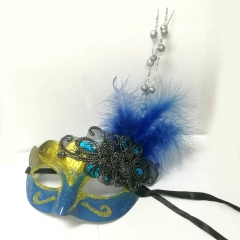 Карнавальная маска Синяя с золотом синее перо